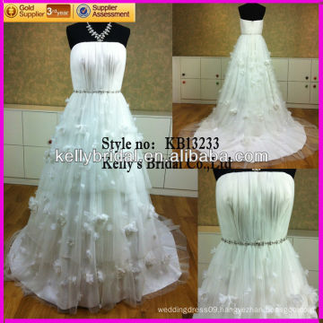 A-line princess wedding dress with many hanmade small flower